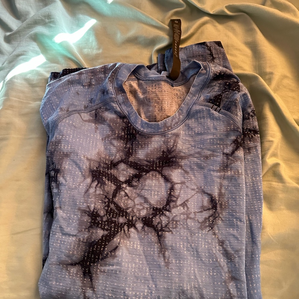 Super cute Black and Blue lululemon men’s long sleeve